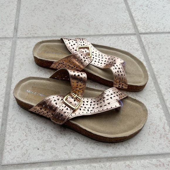 🆕 Max & Drew Nikki rose gold leather perforated slip on sandals comfort - Picture 2 of 8